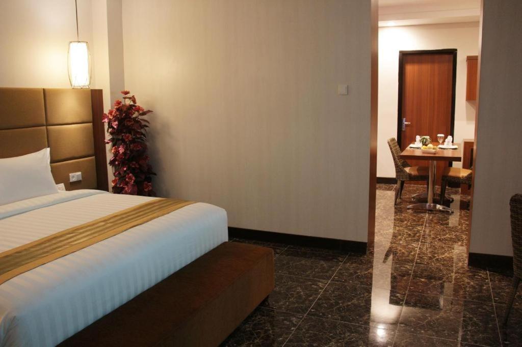 เอเทรียม พรีเมียร์ จิลาแก็ป Hotel ชีลาชัป ภายนอก รูปภาพ