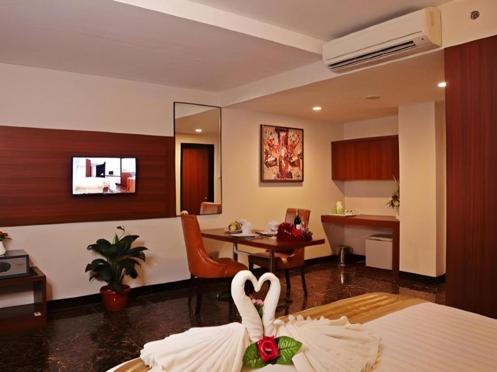 เอเทรียม พรีเมียร์ จิลาแก็ป Hotel ชีลาชัป ภายนอก รูปภาพ