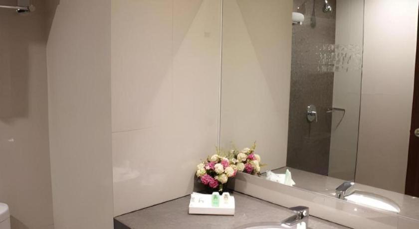 เอเทรียม พรีเมียร์ จิลาแก็ป Hotel ชีลาชัป ภายนอก รูปภาพ