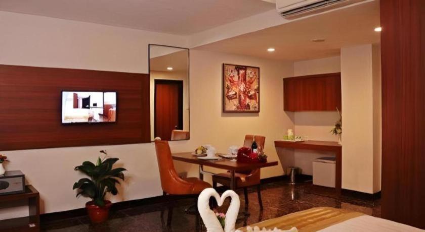 เอเทรียม พรีเมียร์ จิลาแก็ป Hotel ชีลาชัป ภายนอก รูปภาพ