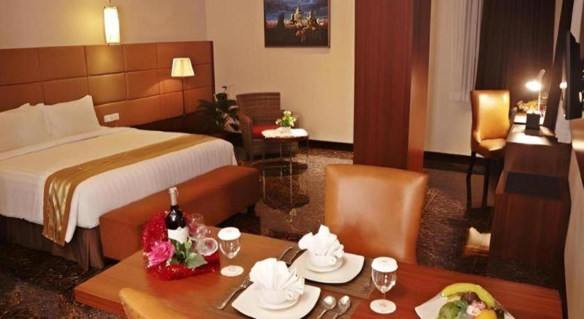 เอเทรียม พรีเมียร์ จิลาแก็ป Hotel ชีลาชัป ภายนอก รูปภาพ