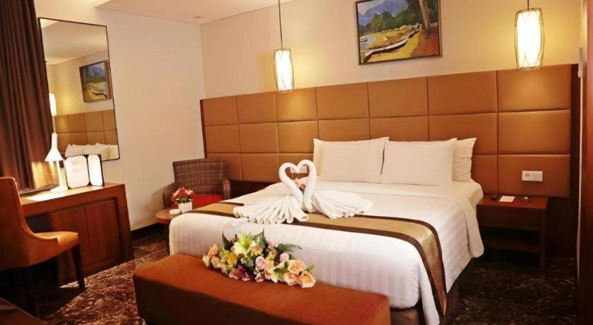 เอเทรียม พรีเมียร์ จิลาแก็ป Hotel ชีลาชัป ภายนอก รูปภาพ